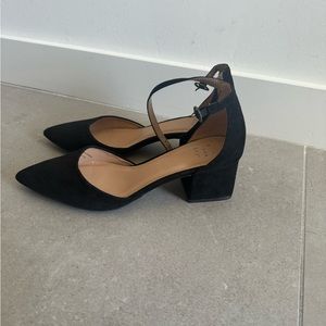 Black close toed heels
